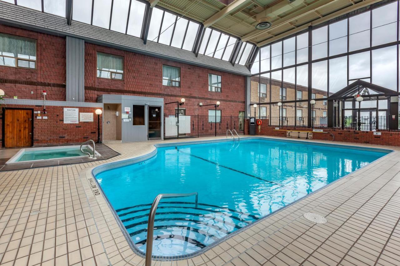 Quality Inn & Conference Centre Midland Exterior foto